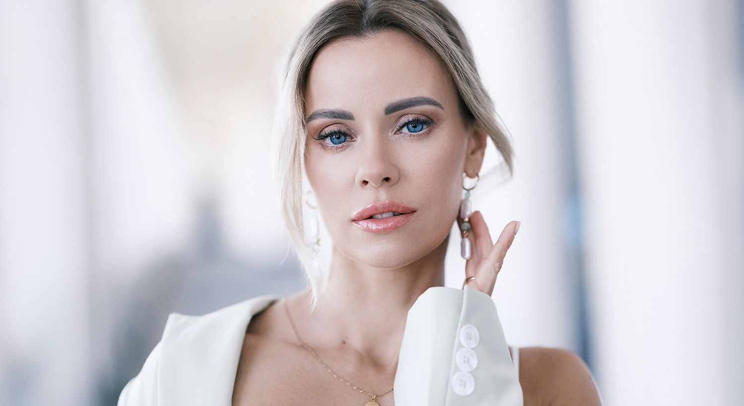 Hyaluronidase model with striking blue eyes and elegant attire.