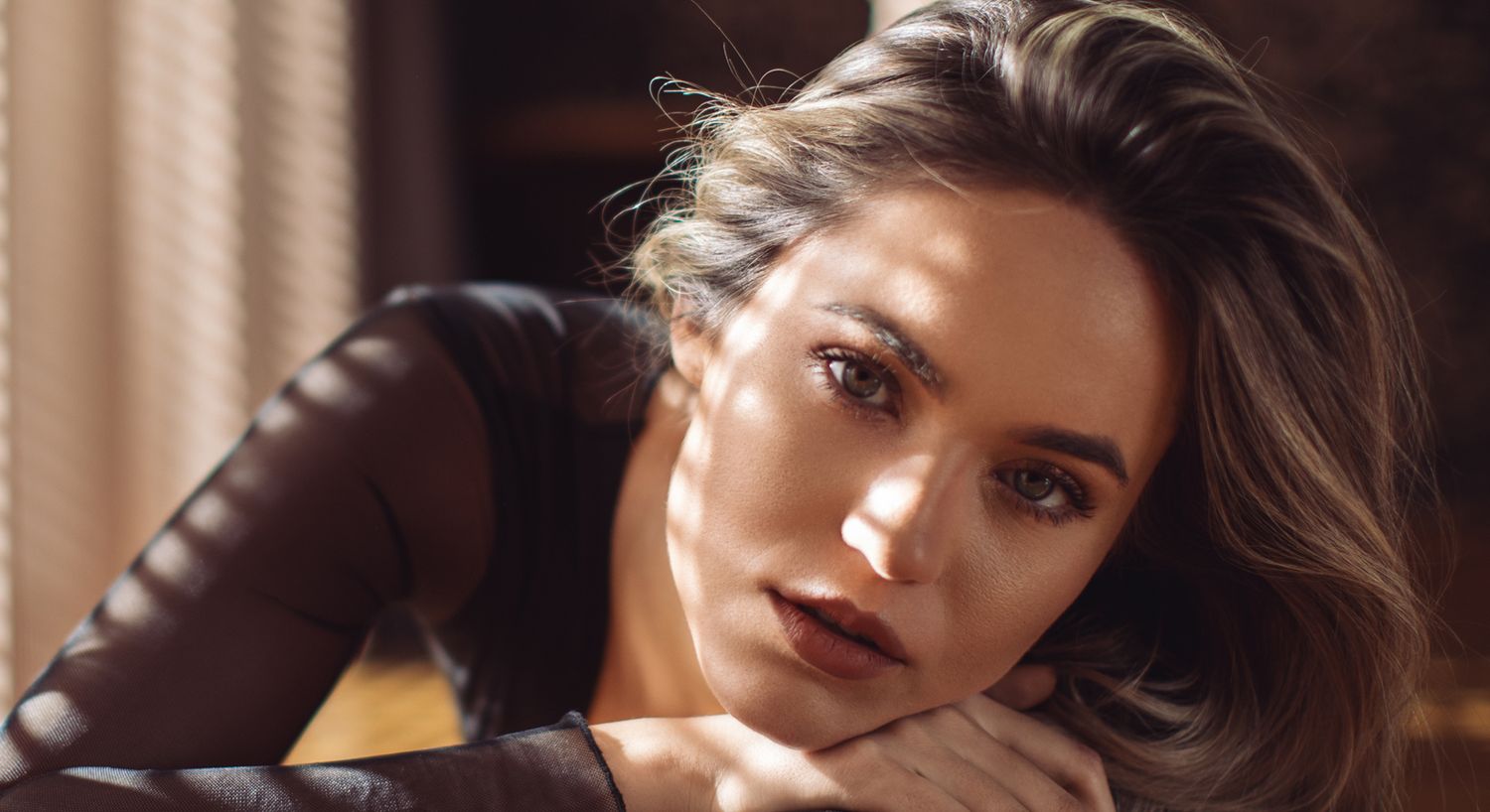 Woman with captivating gaze and natural lighting.